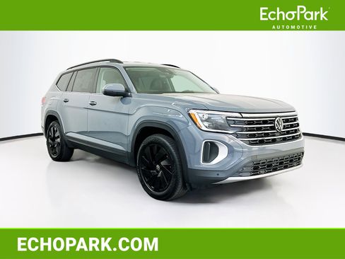 Used 2025 Volkswagen Atlas SE image 1