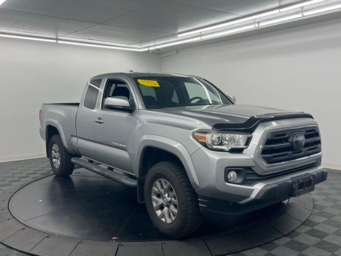 Used 2018 Toyota Tacoma SR5 image 2
