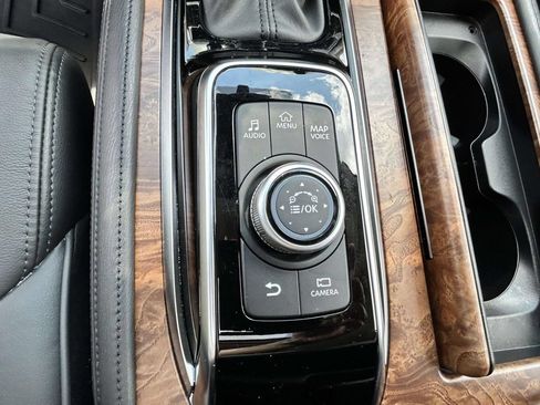 Used 2024 Nissan Armada SL w/ Captain's Chairs Package RWD image 18