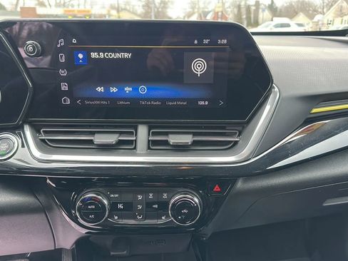 Used 2025 Chevrolet Trax ACTIV w/ Driver Confidence Package image 11