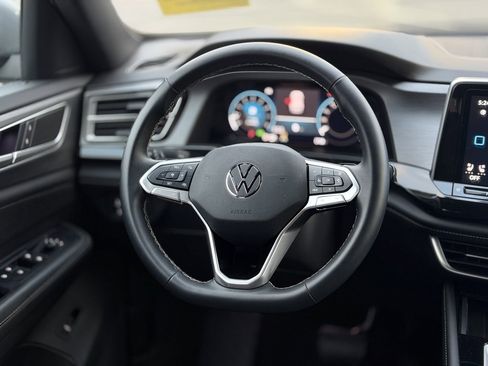 Used 2025 Volkswagen Atlas Cross Sport SE image 12