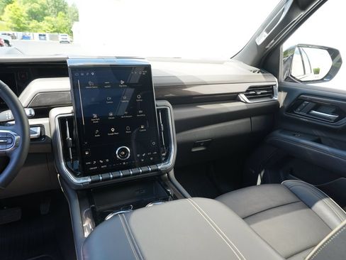 Used 2025 GMC Yukon XL Elevation w/ Elevation Premium Package AWD/4WD image 22
