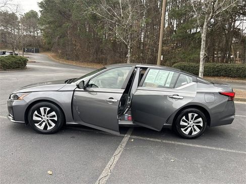 Used 2024 Nissan Altima 2.5 S image 9