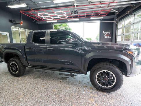 Used 2024 Toyota Tacoma TRD Off-Road AWD/4WD image 5