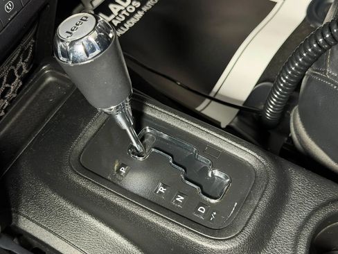 Used 2015 Jeep Wrangler Unlimited Sahara AWD/4WD image 29