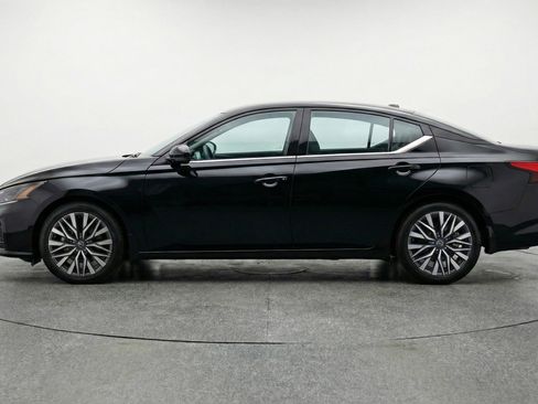 Used 2025 Nissan Altima 2.5 SV image 5