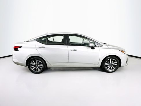 Used 2023 Nissan Versa SV image 10