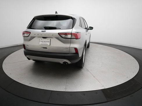 Used 2020 Ford Escape SE image 13