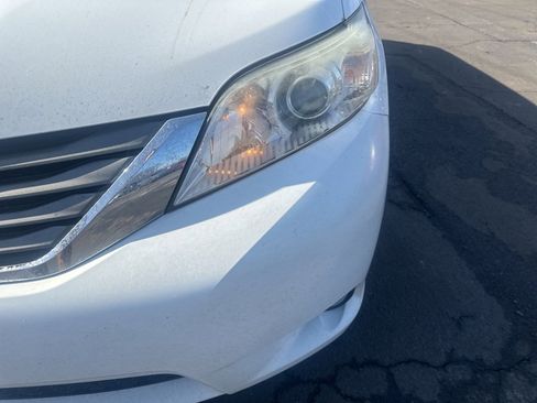 Used 2012 Toyota Sienna image 12