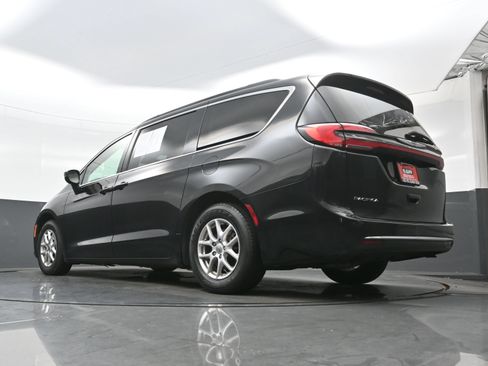 Used 2022 Chrysler Pacifica Touring-L FWD image 26