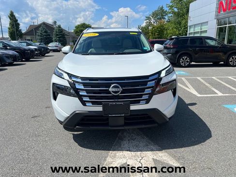 Used 2025 Nissan Rogue SV w/ SV Premium Package AWD/4WD image 2