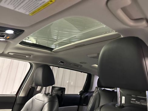 Used 2022 Kia Carnival SX Prestige FWD image 21
