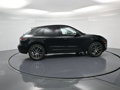 Certified 2026 Porsche Macan AWD/4WD image 31