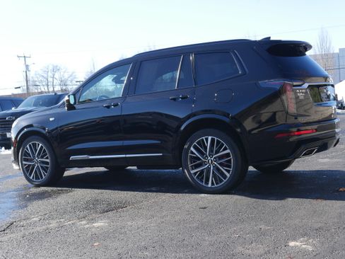 Used 2024 Cadillac XT6 Sport w/ Technology Package image 4