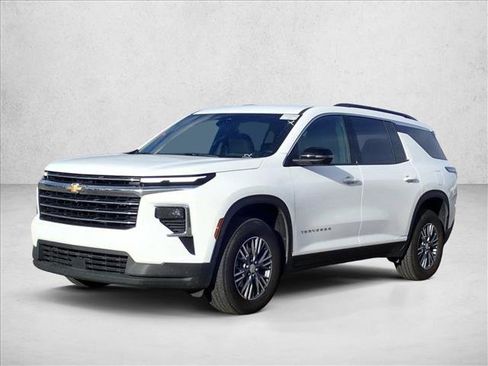 Used 2025 Chevrolet Traverse LT image 6