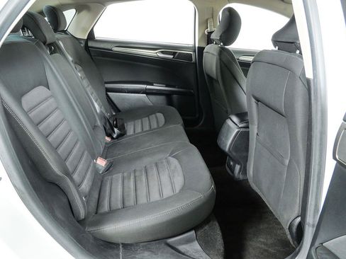 Used 2018 Ford Fusion SE FWD image 18