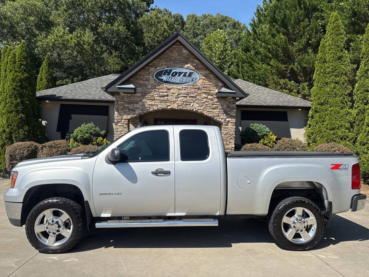 Used 2012 GMC Sierra 2500 SLE w/ SLE Preferred Package AWD/4WD image 1