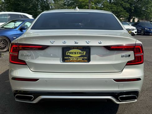Used 2022 Volvo S60 B5 Momentum image 5
