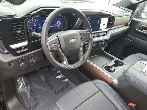 Used 2024 Chevrolet Silverado 3500 High Country w/ Technology Package image 17