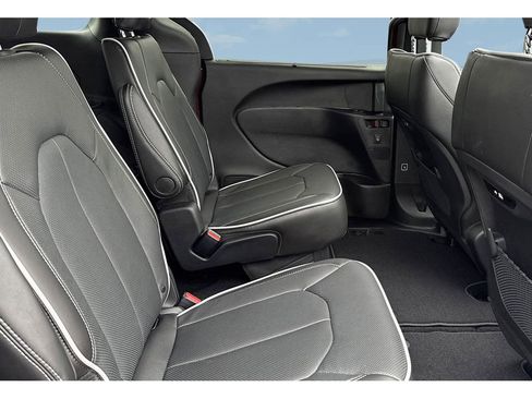 New 2026 Chrysler Pacifica Limited w/ S Appearance Package image 19