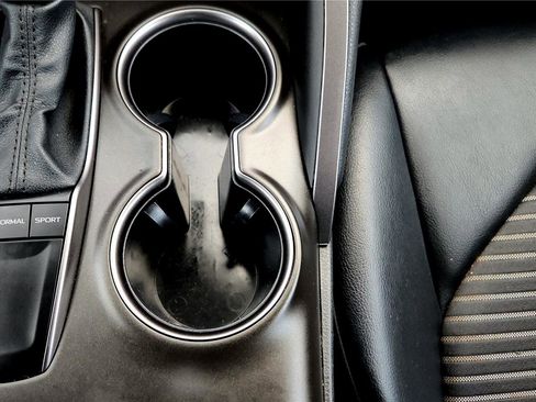 Used 2023 Toyota Camry SE image 33