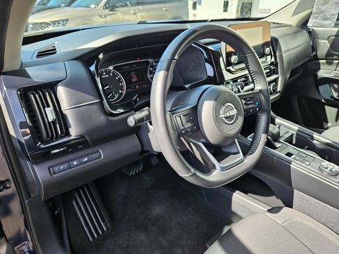 Used 2025 Nissan Pathfinder SV AWD/4WD image 21