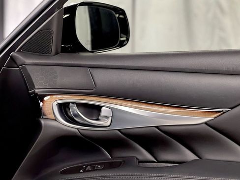 Used 2017 INFINITI Q70 L 3.7 w/ Deluxe Touring Package image 39