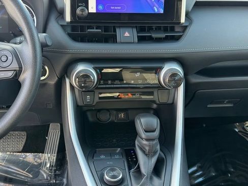 Used 2025 Toyota RAV4 XLE AWD/4WD image 19