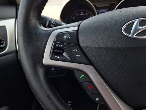 Used 2012 Hyundai Veloster w/ Style Pkg FWD image 16