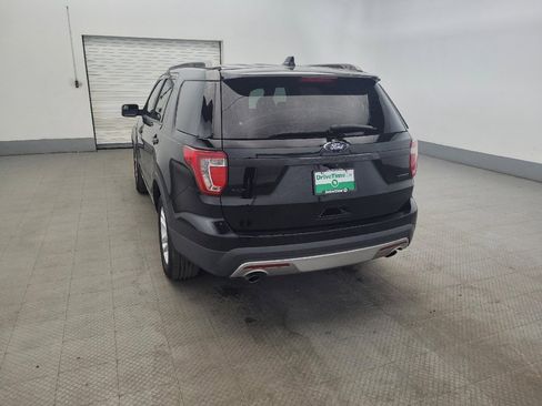 Used 2017 Ford Explorer XLT FWD image 6