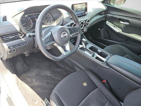 Used 2025 Nissan Sentra SR FWD image 8