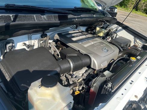 Used 2010 Toyota Tundra 4x4 Double Cab image 14