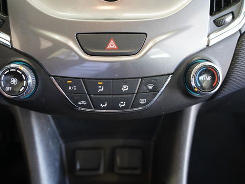 Used 2017 Chevrolet Cruze LT image 22