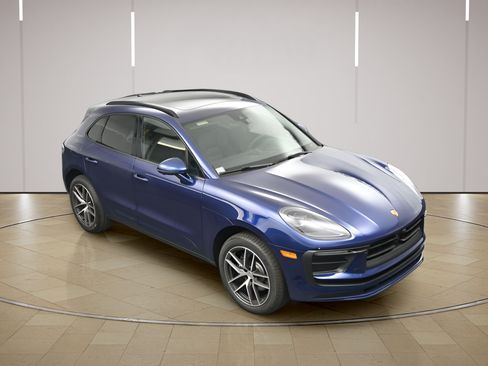 Certified 2026 Porsche Macan AWD/4WD image 38