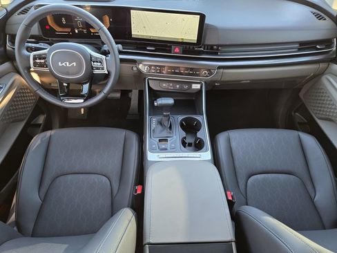 New 2026 Kia Carnival FWD image 18