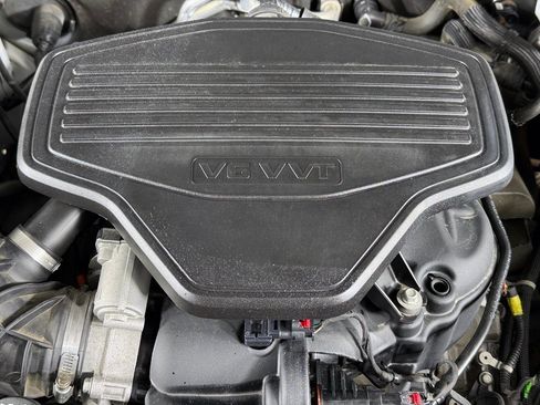 Used 2019 GMC Acadia SLT image 18