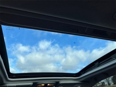 Used 2018 Subaru Forester 2.5i Premium w/ All-Weather Package image 17