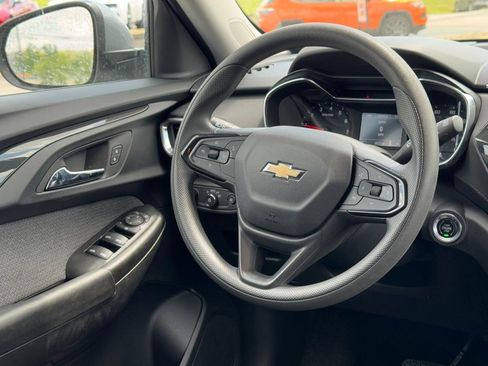 Used 2023 Chevrolet TrailBlazer LT w/ Convenience Package FWD image 14