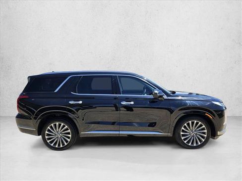 Used 2024 Hyundai Palisade Calligraphy FWD image 4