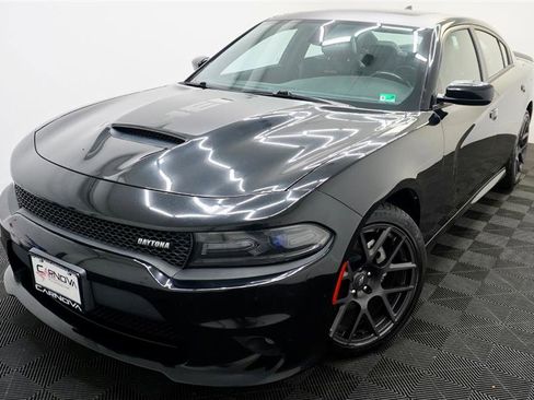 Used 2017 Dodge Charger R/T RWD image 35