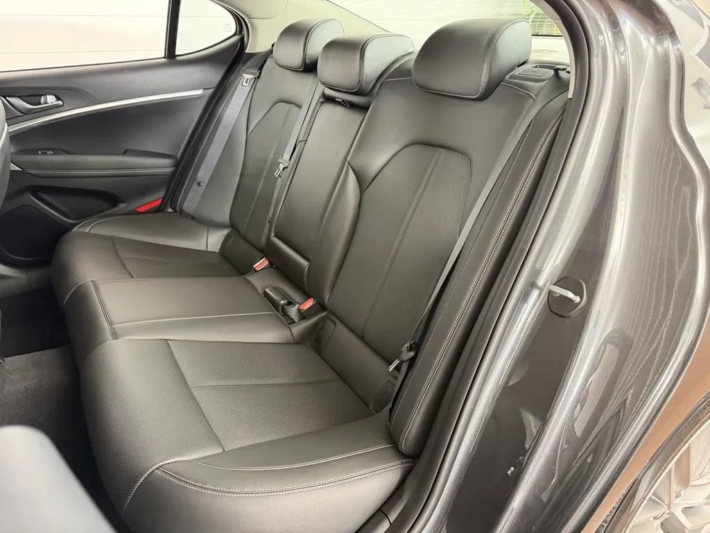 Used 2021 Genesis G70 2.0T AWD/4WD image 26