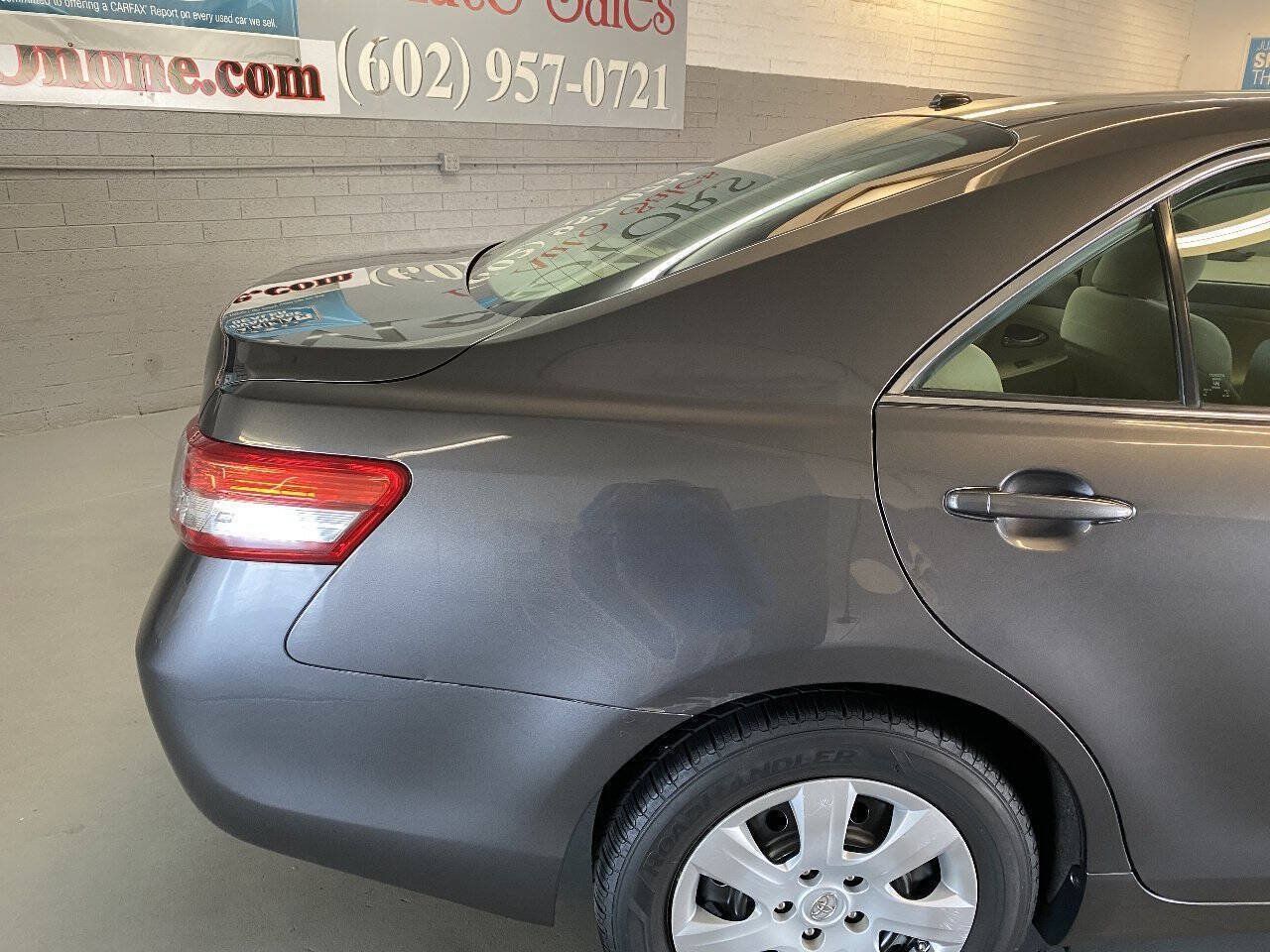 Used 2011 Toyota Camry LE FWD image 14