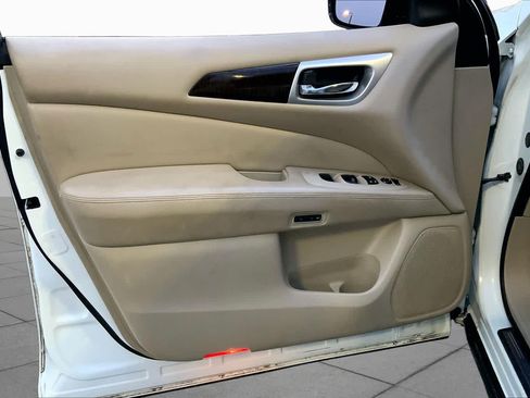 Used 2014 Nissan Pathfinder SL w/ SL Premium Package FWD image 21