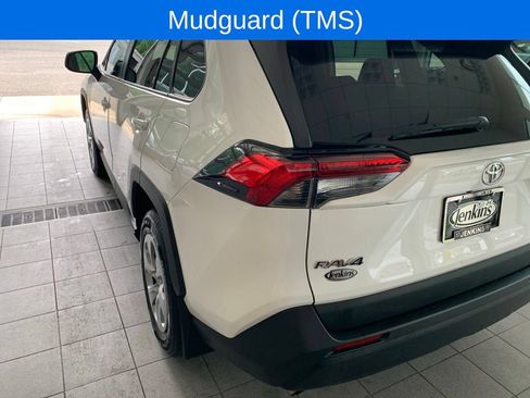 Used 2021 Toyota RAV4 LE AWD/4WD image 12