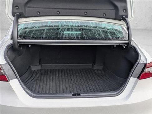 Used 2022 Toyota Camry LE image 6