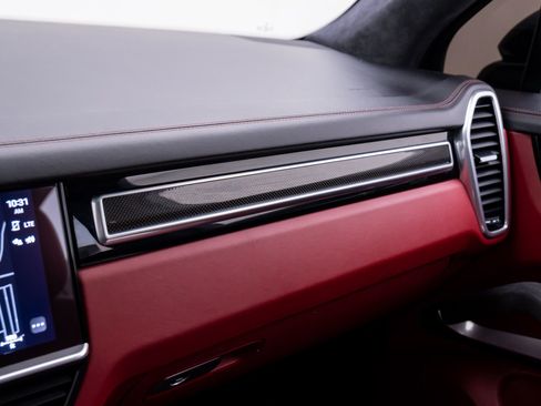 Used 2023 Porsche Cayenne Turbo image 30