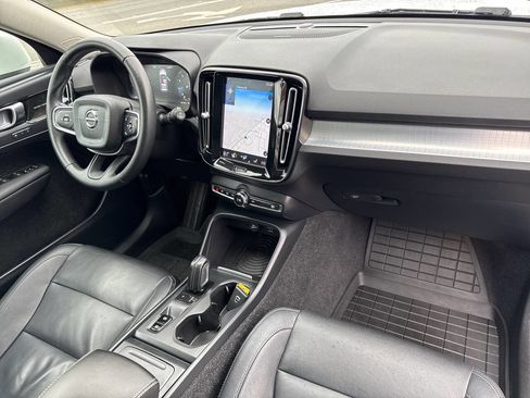 Used 2019 Volvo XC40 T5 Momentum image 17