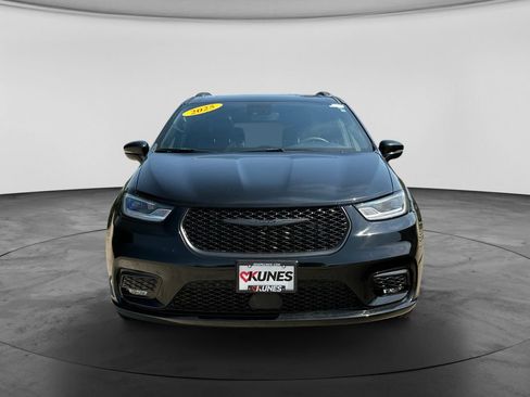 Used 2025 Chrysler Pacifica Limited FWD image 2