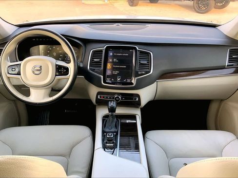 Used 2019 Volvo XC90 T5 Momentum w/ Protection Package Premier image 12