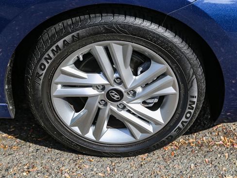 Used 2020 Hyundai Elantra SEL image 11